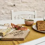 بيت للعطل Stewart House *