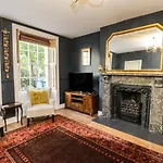 Stewart House ويتبي