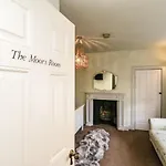 Stewart House بيت للعطل ويتبي