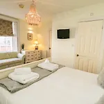 Stewart House ويتبي