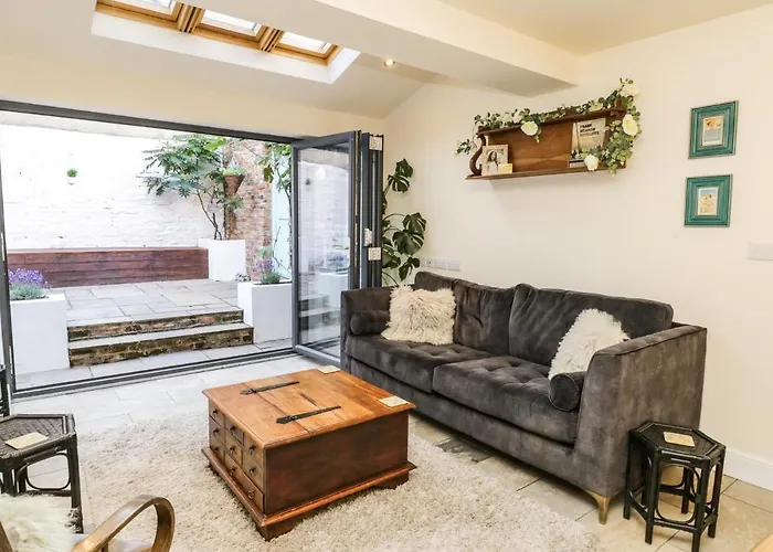 Stewart House * וויטבי